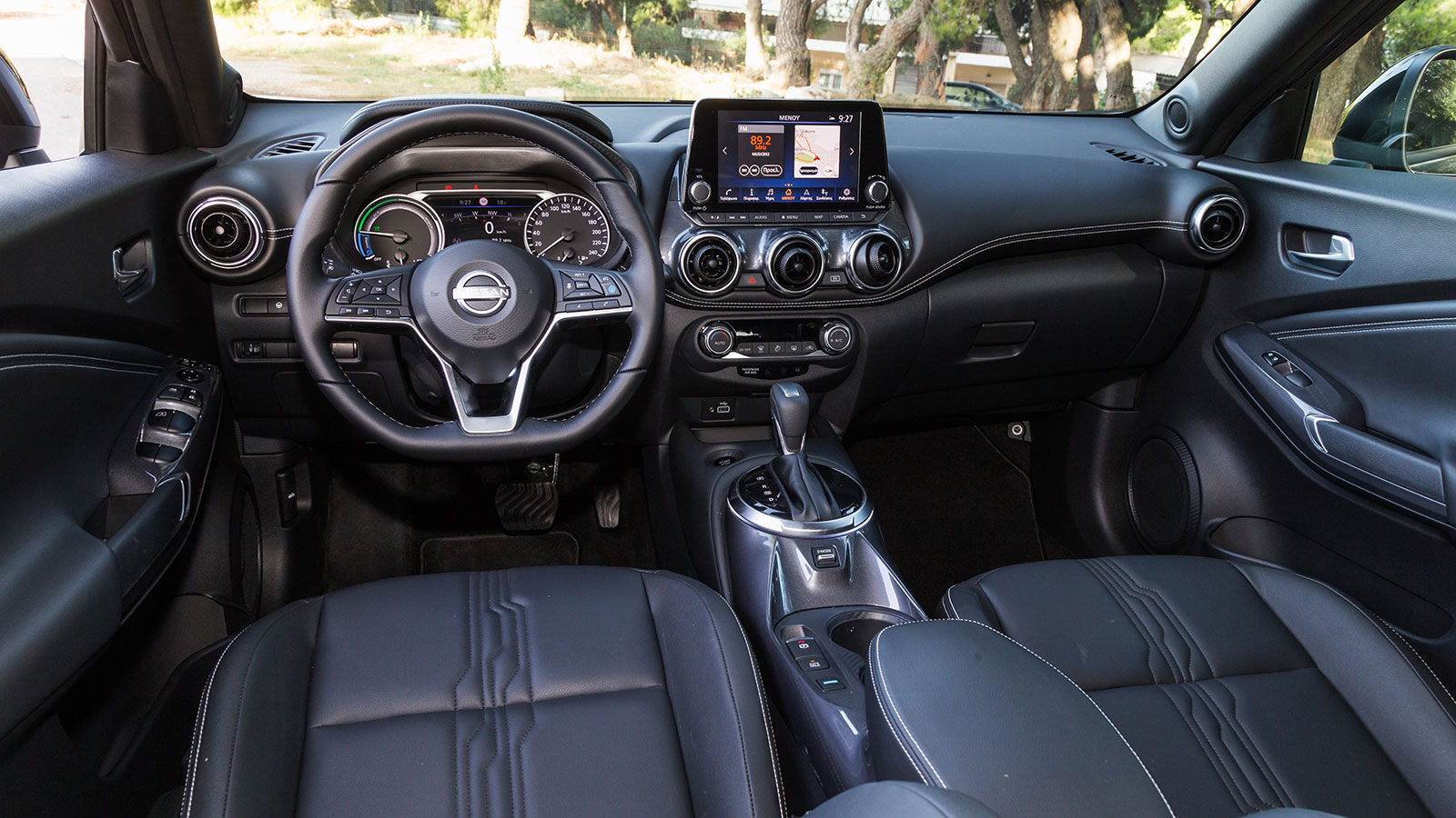 Nissan Juke VS Toyota Yaris Cross 116ps Hybrid. Ποιο ξεχωρίζει σε εξοπλισμό ασφάλειας και άνεσης.